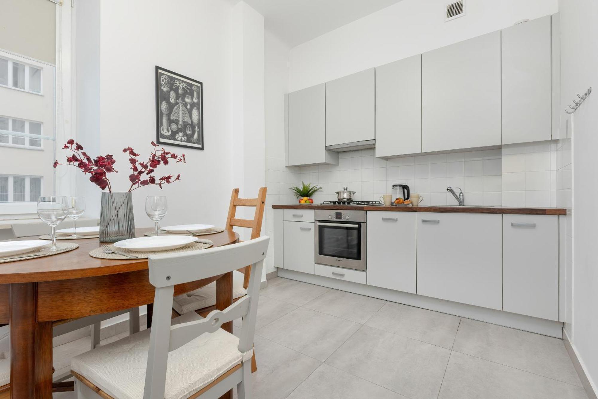In The Center Of With Balcony And Separate Kitchen By Renters Butas Warsaw