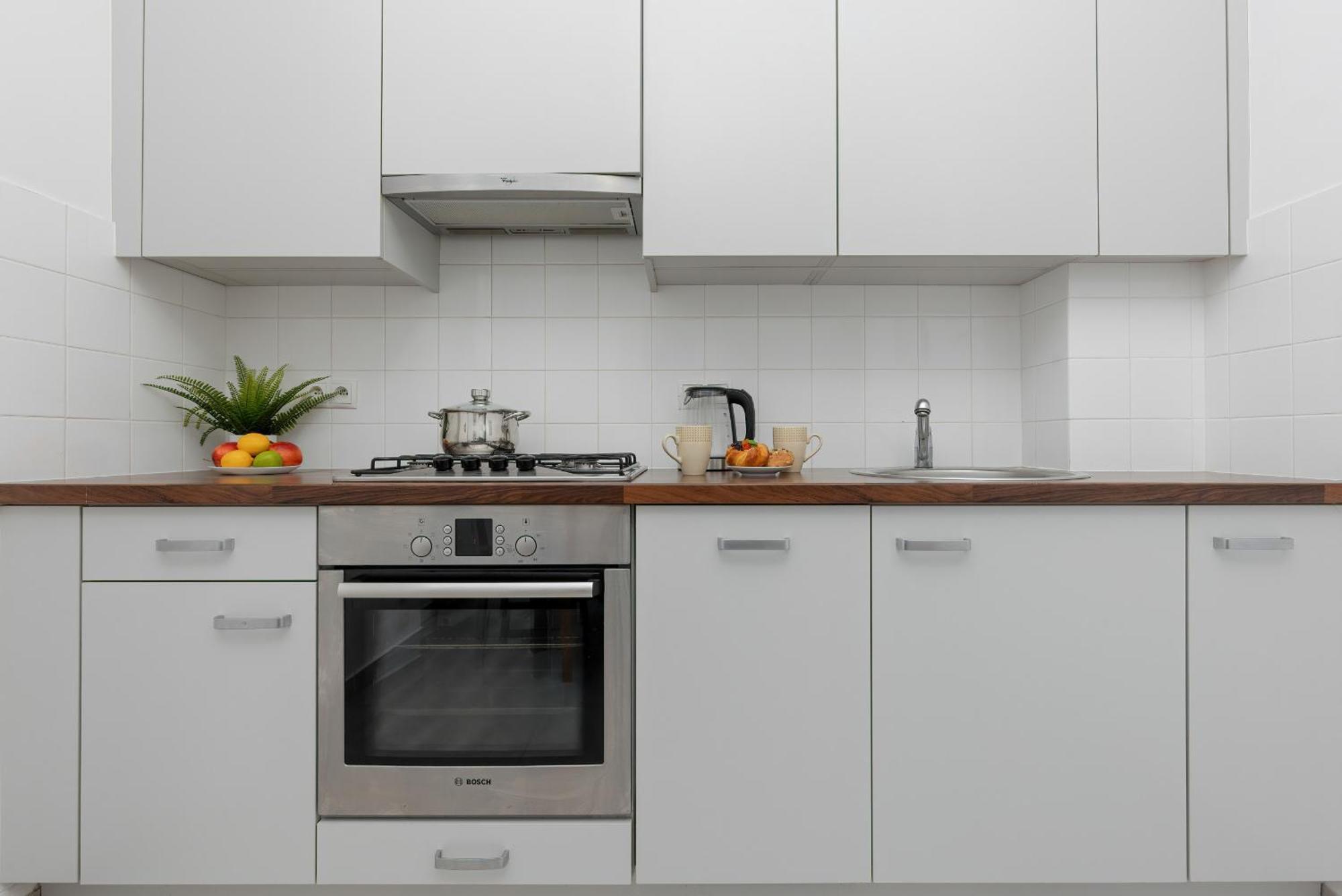 Butas In The Center Of With Balcony And Separate Kitchen By Renters *