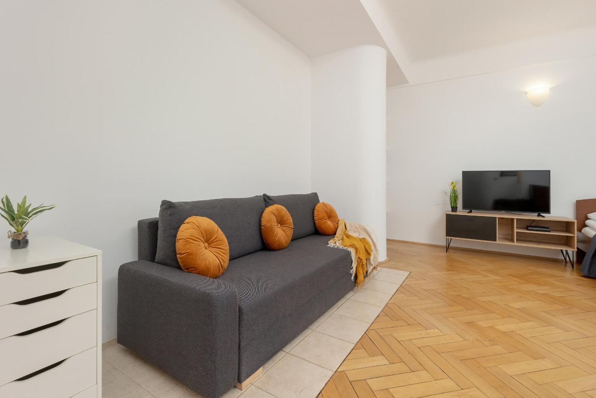 Butas In The Center Of With Balcony And Separate Kitchen By Renters Warsaw